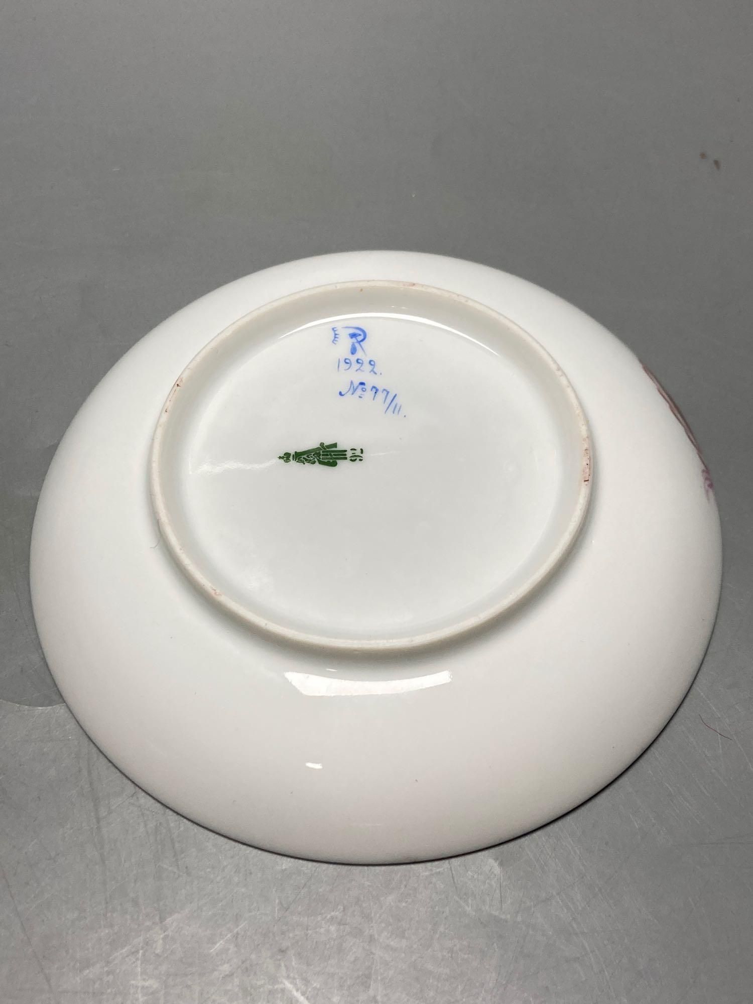 A pair of Soviet Union porcelain dishes dated 1922, 13.5cm